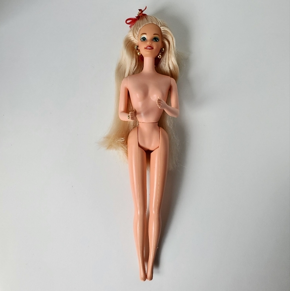 Vintage Holiday Barbie - Picture 2 of 11